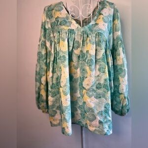 Bucket List v-neck blouse w/full, puffy three-quarter sleeves. Sz S. NWOT.